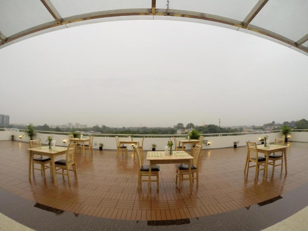 Virati Hotel Yangon Exterior photo