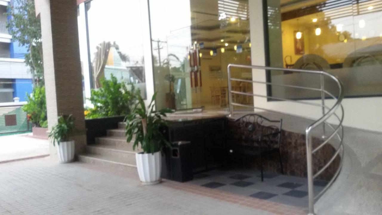 Virati Hotel Yangon Exterior photo