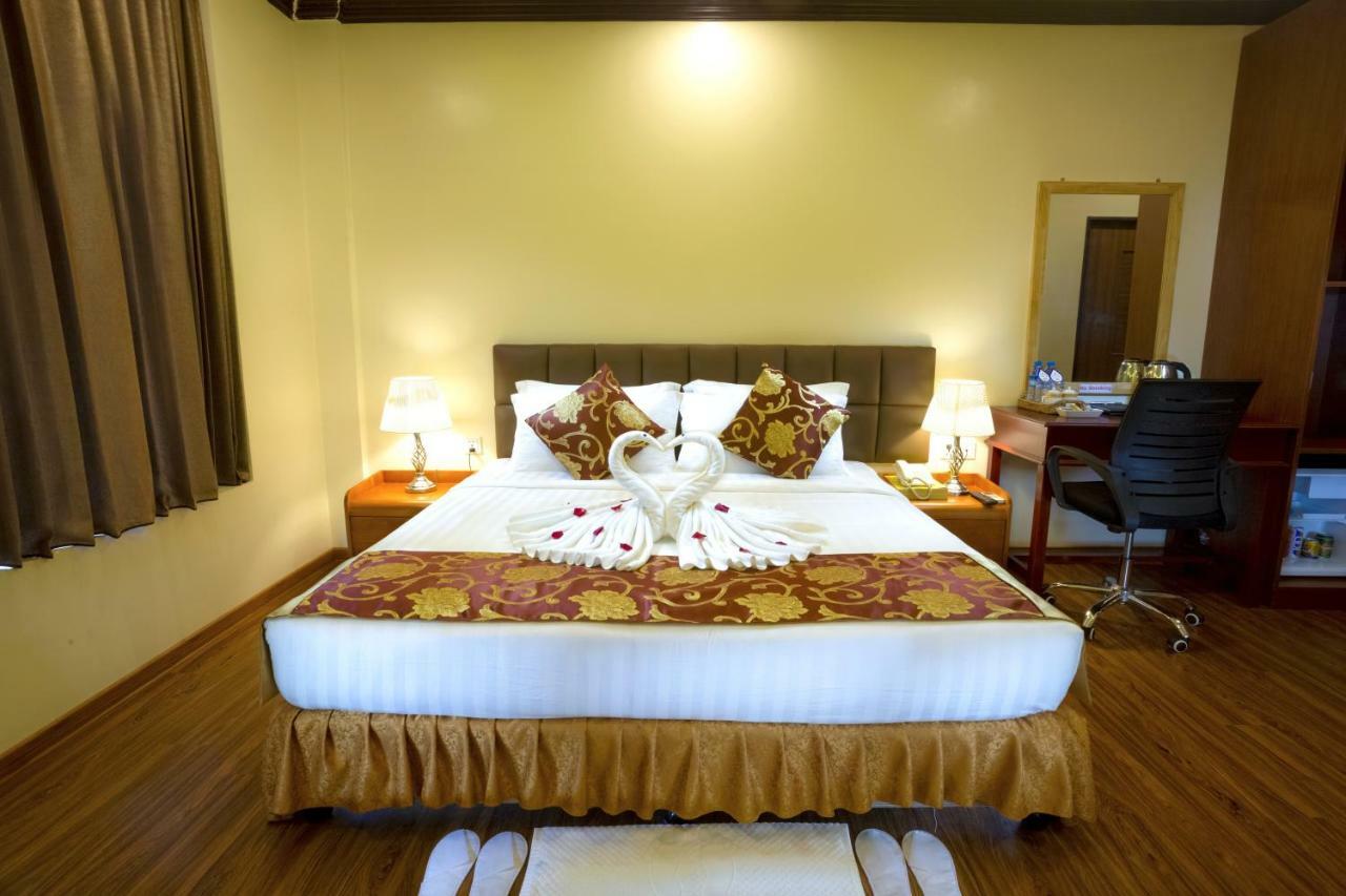 Virati Hotel Yangon Exterior photo